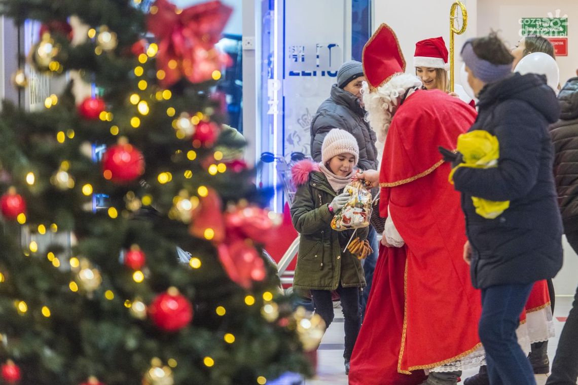 Radosne spotkanie Mikołajów