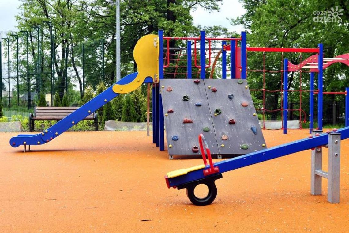 Radosny miniplac, street workout i fitness park Radosny miniplac, street workout i fitness park