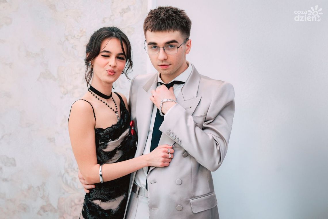 Raper Mata na studniówce! Był partnerem tegorocznej maturzystki Raper Mata na studniówce! Był partnerem tegorocznej maturzystki