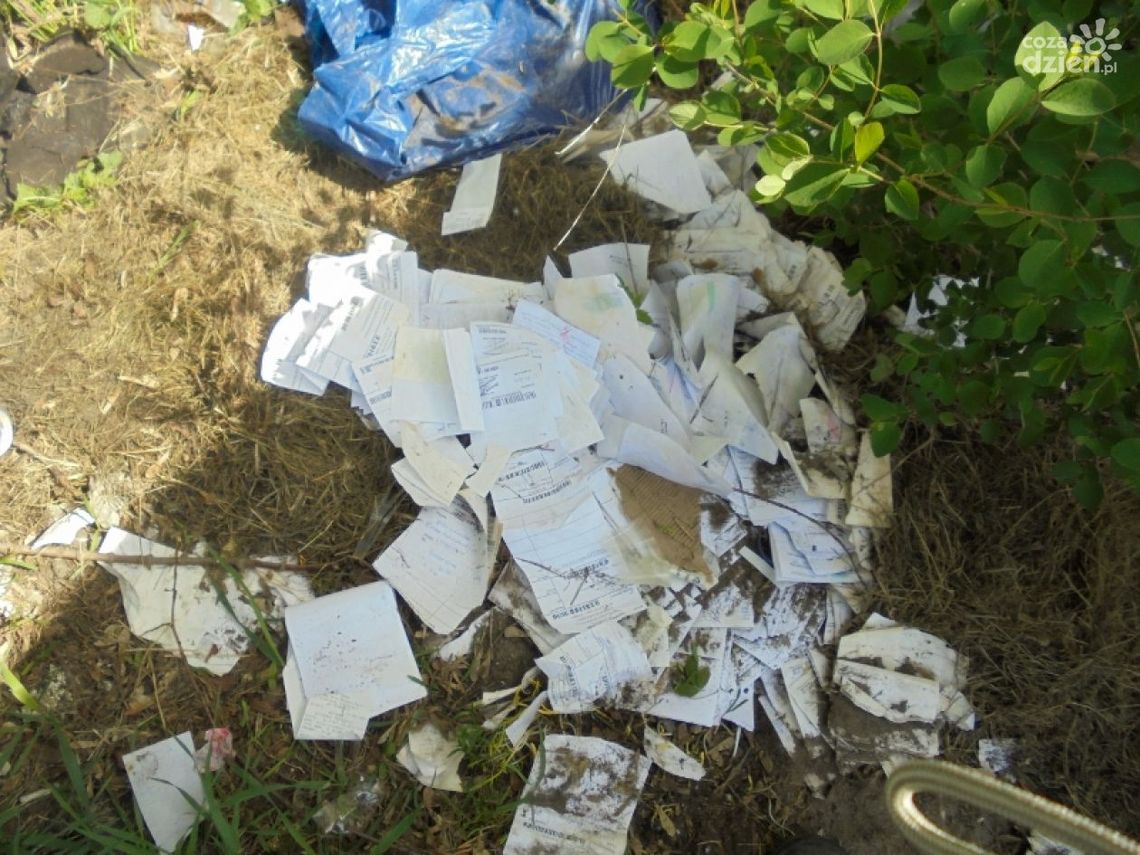 Recepty z danymi pacjentów wyrzucone przy ul. Warszawskiej Recepty z danymi pacjentów wyrzucone przy ul. Warszawskiej