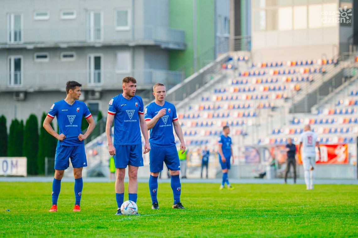 Remis Broni Radom uratowany w końcówce. Pilica Białobrzegi niczym Radomiak…