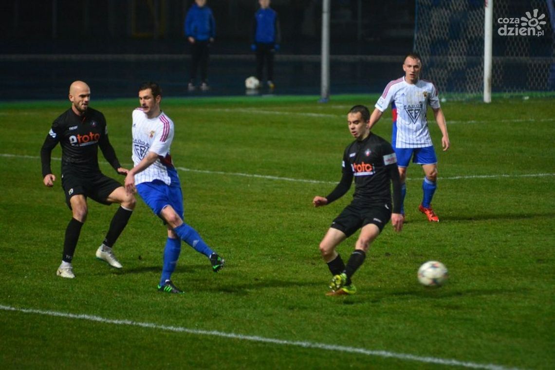 Remis Broni w deszczu Remis Broni w deszczu