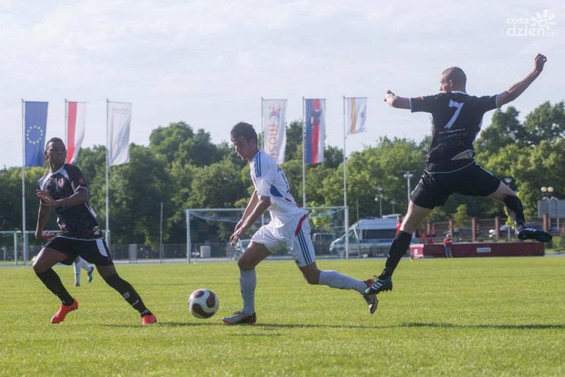 Remis Broni z ŁKS-em. Trzy gole po karnych Remis Broni z ŁKS-em. Trzy gole po karnych