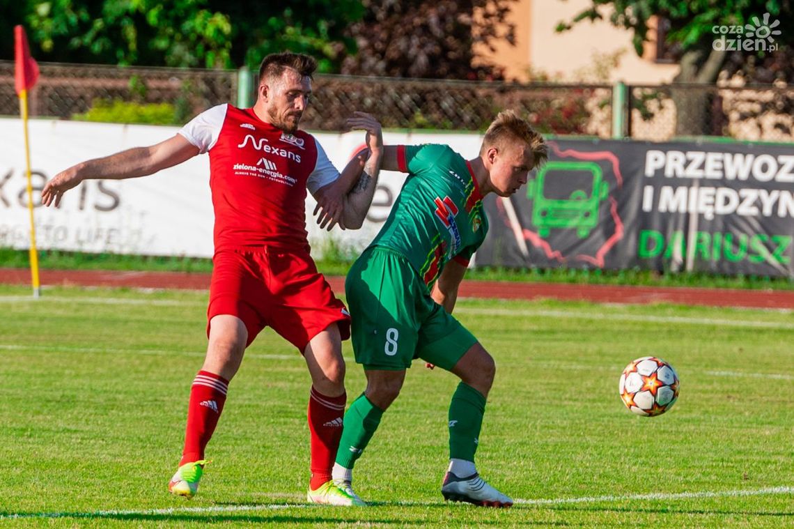 Remis Pilicy Białobrzegi ze spadkowiczem i triumf Oskara Przysucha w sparingach