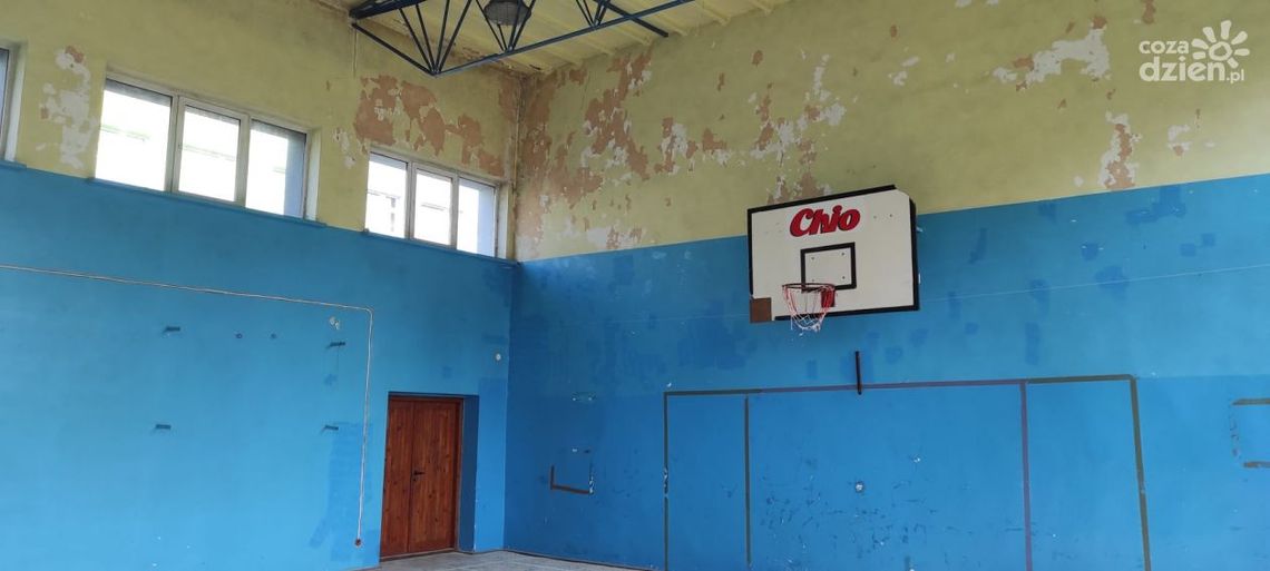Remont sal gimnastycznych w szkołach w Wierzbicy i Rudzie Wielkiej
