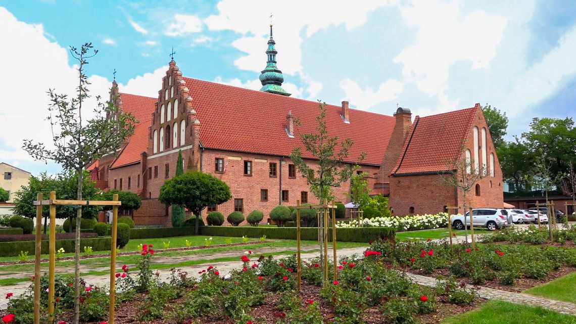 Rewitalizacja i prace konserwatorskie w klasztorze i kościele ojców Bernardynów Rewitalizacja i prace konserwatorskie w klasztorze i kościele ojców Bernardynów