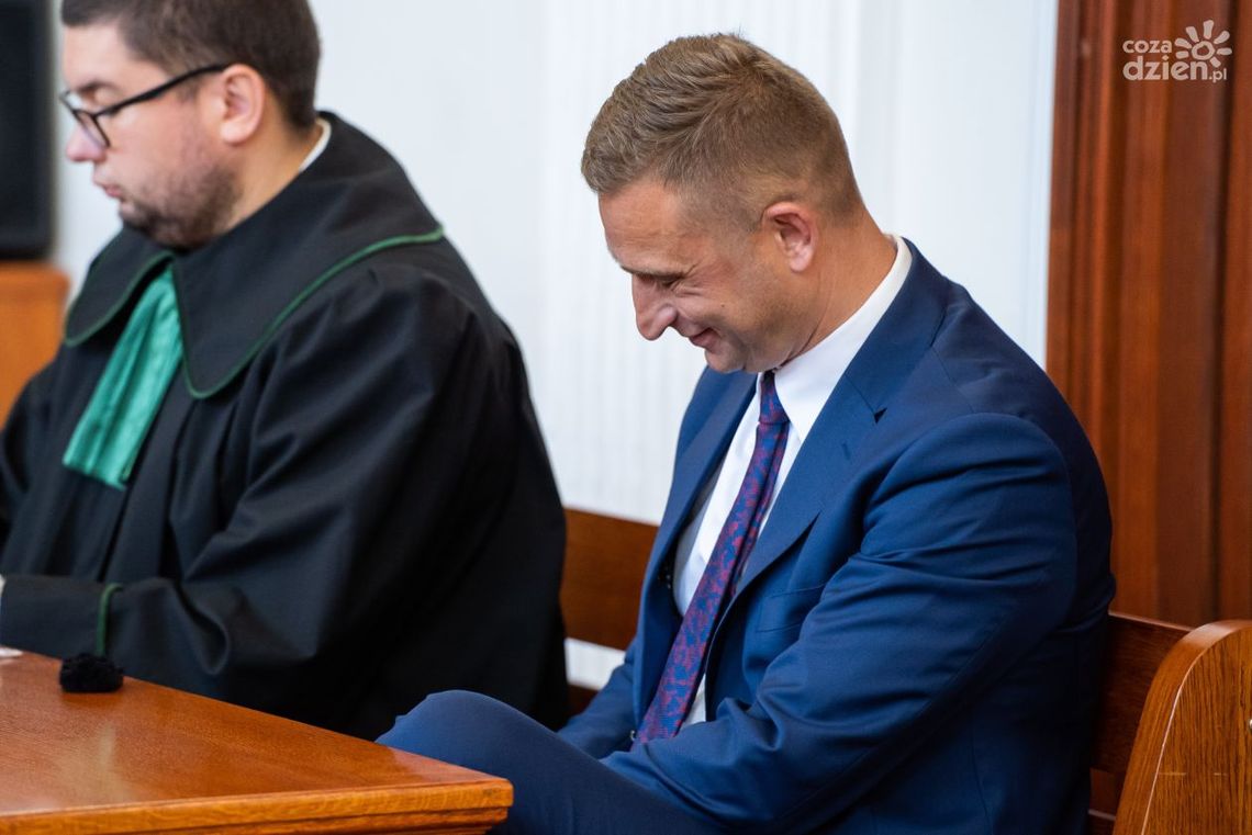 Robert Bąkiewicz ma przeprosić Konrada Frysztaka