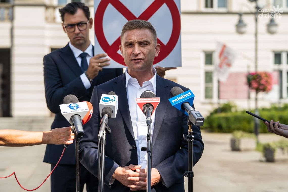 Robert Bąkiewicz zapowiada pozwy przeciwko politykom Platformy Obywatelskiej Robert Bąkiewicz zapowiada pozwy przeciwko politykom Platformy Obywatelskiej