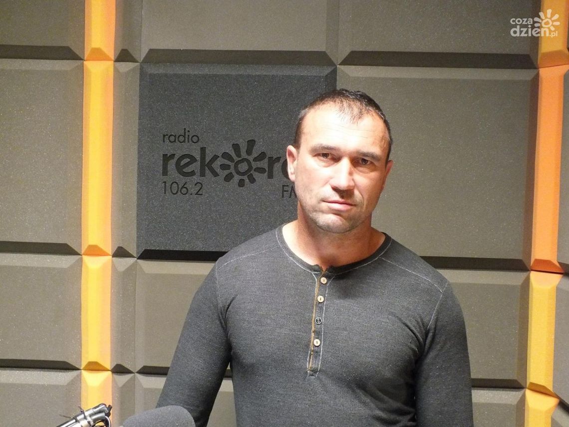 Robert Tomalski - rozmowa w studiu lokalnym Radia Rekord Robert Tomalski - rozmowa w studiu lokalnym Radia Rekord