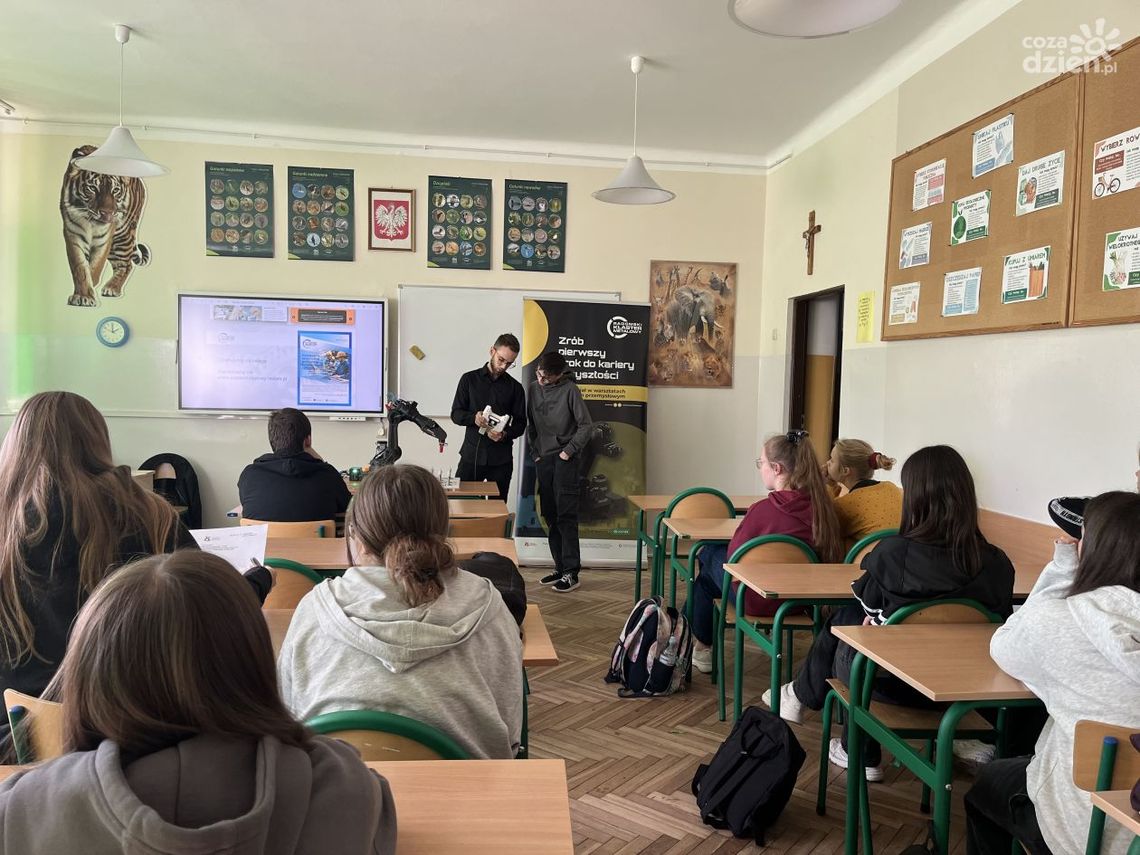 Robotyzacja w zasięgu ręki -  nowatorskie warsztaty z robotyki w regionie radomskim