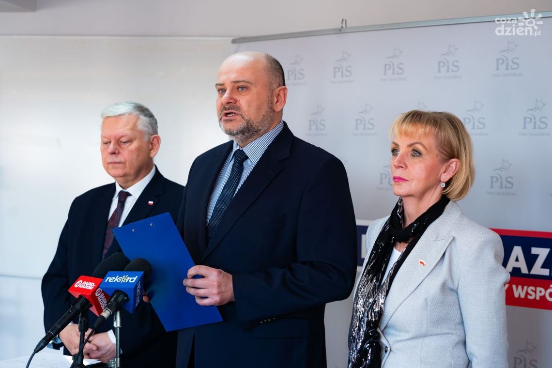 Rok nowego rządu. PiS: Osiągnęli mistrzostwo w niszczeniu kraju