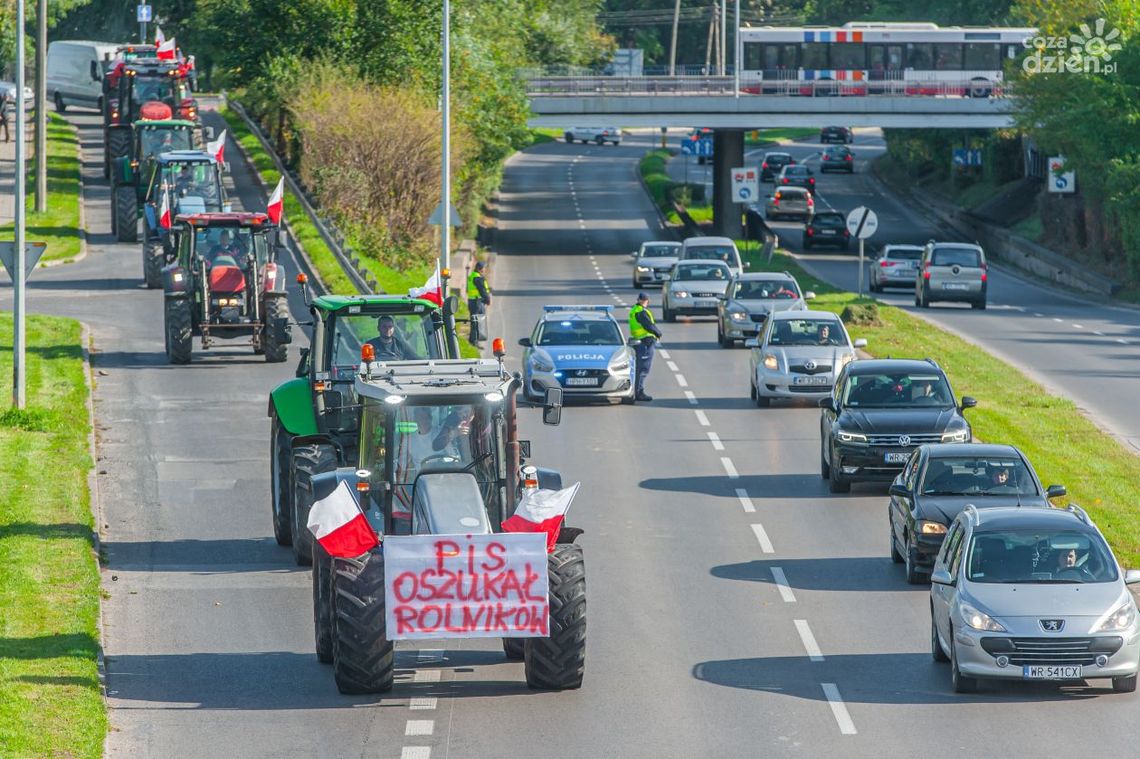Rolnicy protestują przeciwko "Piątce dla zwierząt" Rolnicy protestują przeciwko "Piątce dla zwierząt"