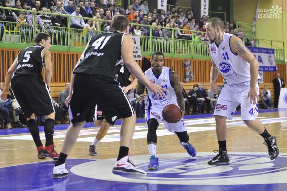 Rosa rozpoczyna "ligę szóstek"