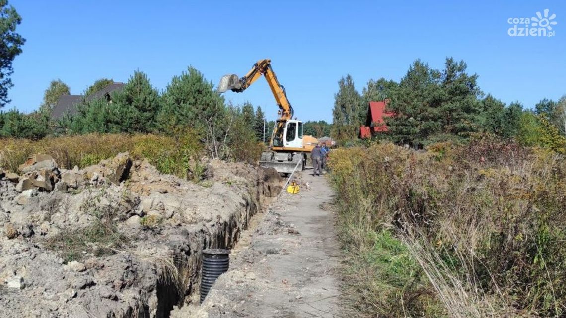 Rozbudowa kanalizacji w Pionkach. Nowy odcinek powstaje na ulicy Świerkowej 