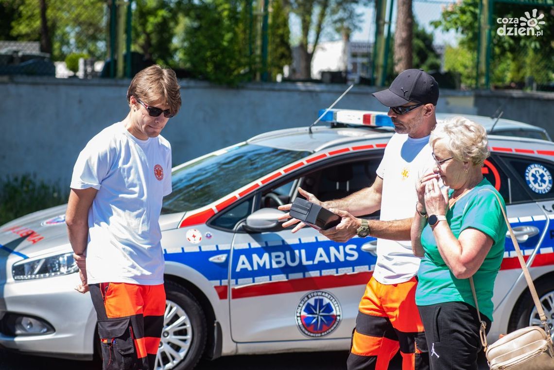 Rozdawali apteczki, uczyli pierwszej pomocy