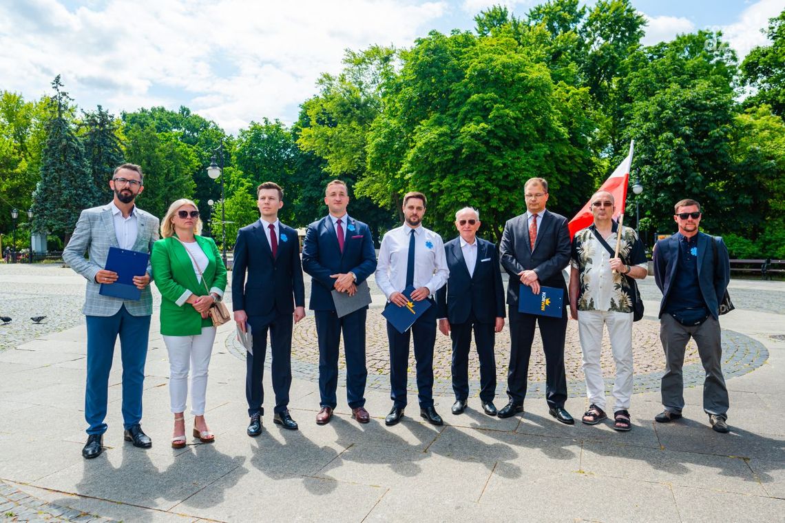 Rozdawali „Kwiaty Wołynia”