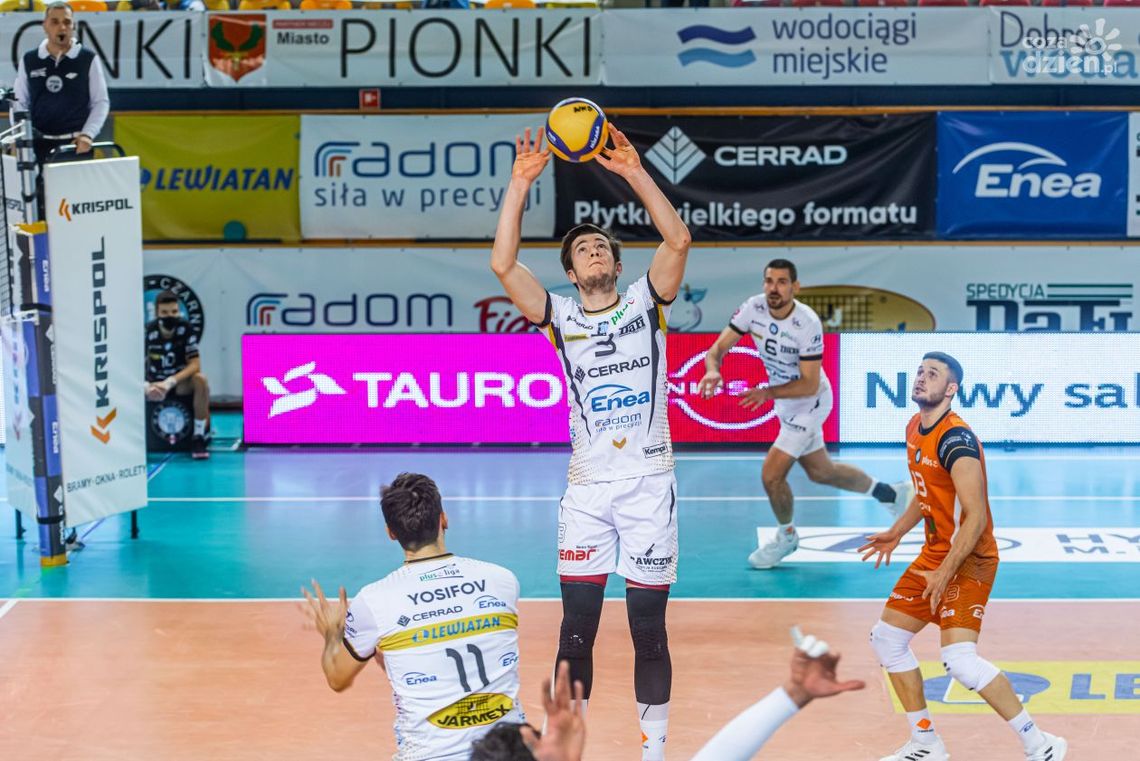 Rozgrywający Michał Kędzierski dalej w Cerradzie Enei Czarnych Radom