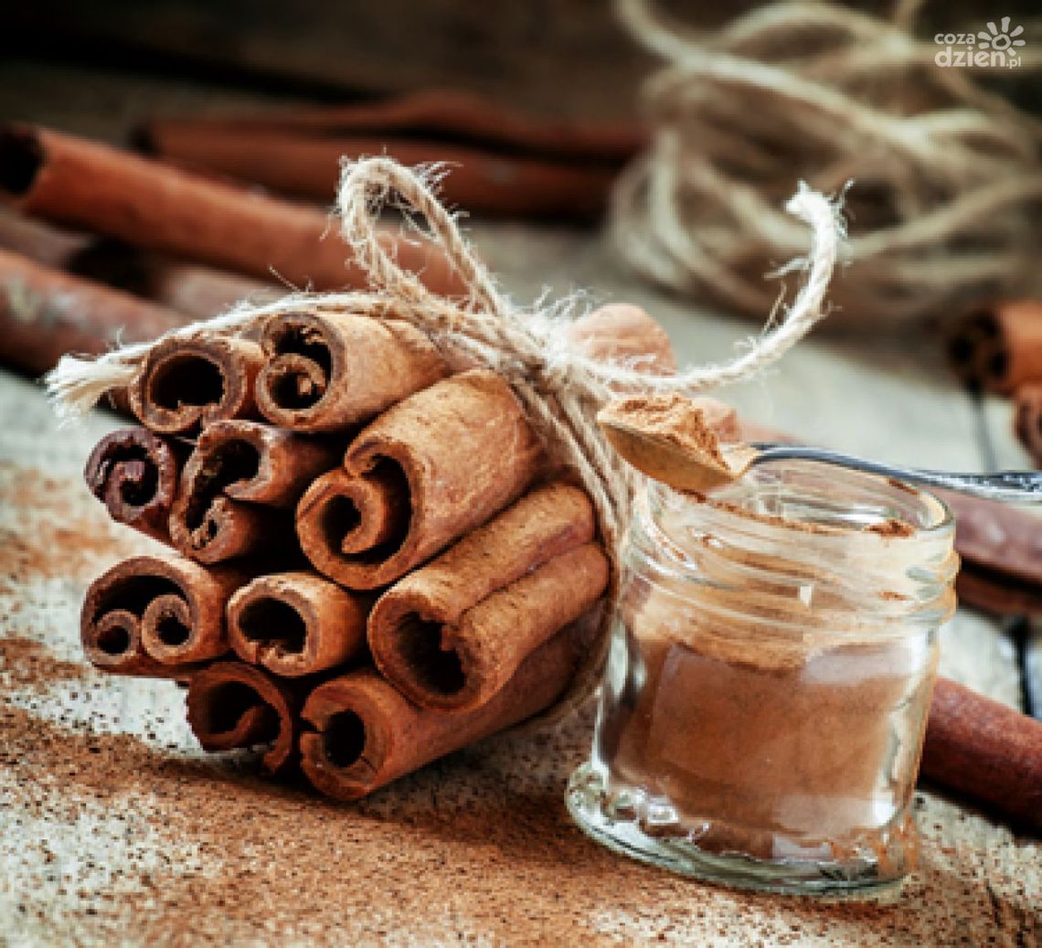 Rozgrzewające przyprawy: cynamon, kardamon, imbir, kurkuma Rozgrzewające przyprawy: cynamon, kardamon, imbir, kurkuma