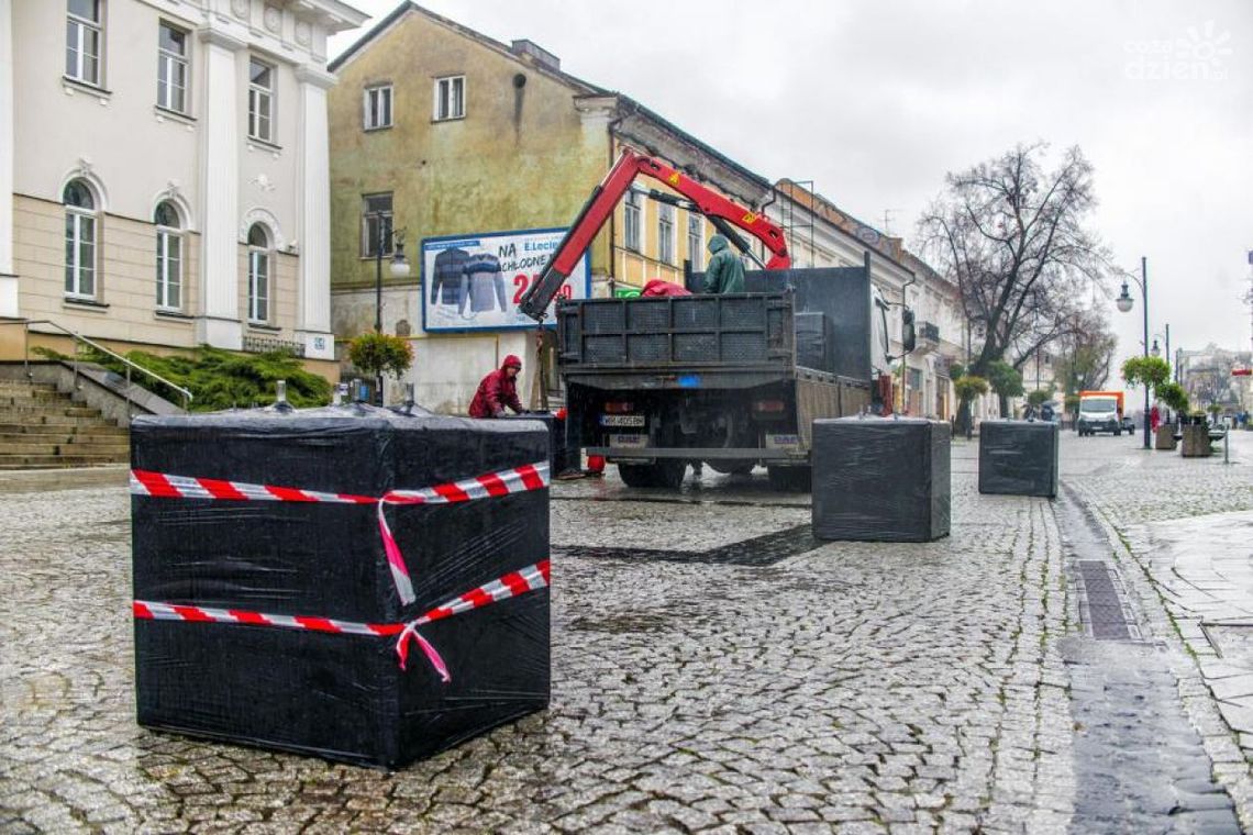Rozkładają tunel świetlny Rozkładają tunel świetlny