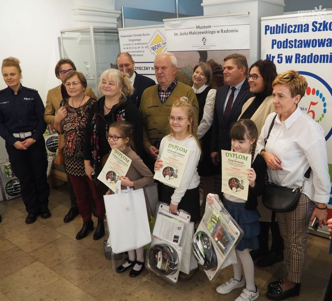 Rozstrzygnięto konkurs "Zarażeni rowerem, zainspirowani Malczewskim"
Rozstrzygnięto konkurs "Zarażeni rowerem, zainspirowani Malczewskim"