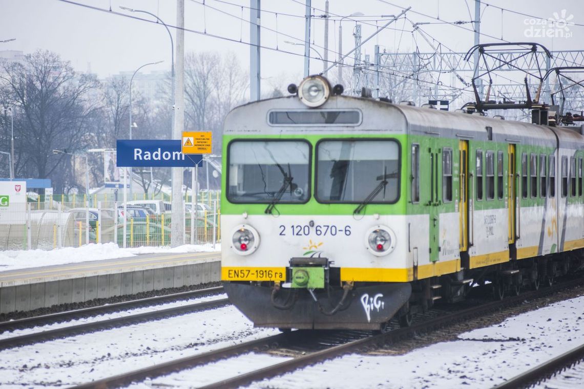 Ruch pociągów powoli wraca do normy