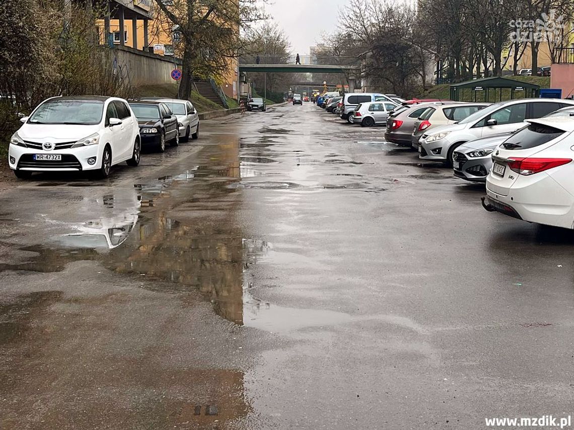 Rusza przebudowa ul. Sandomierskiej na Ustroniu. Kierowcy i piesi muszą liczyć się z utrudnieniami Rusza przebudowa ul. Sandomierskiej na Ustroniu. Kierowcy i piesi muszą liczyć się z utrudnieniami