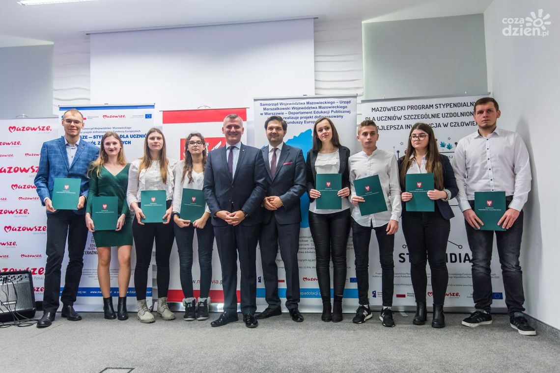 Ruszają stypendia marszałka dla zdolnej młodzieży 