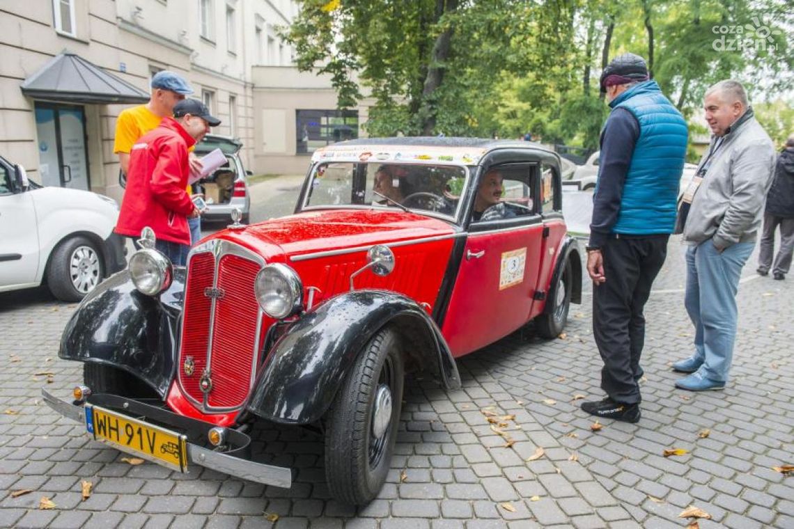 Ruszył rajd zabytkowych samochodów