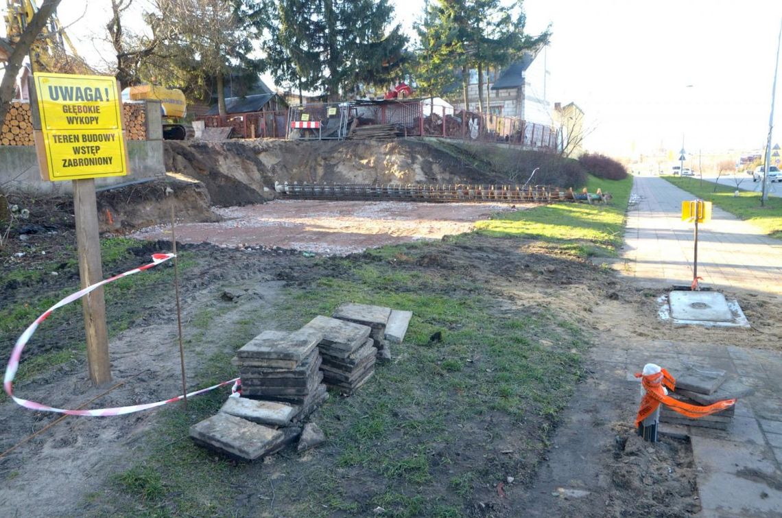 Ruszyła budowa kładki na Obozisku (Zdjęcia)