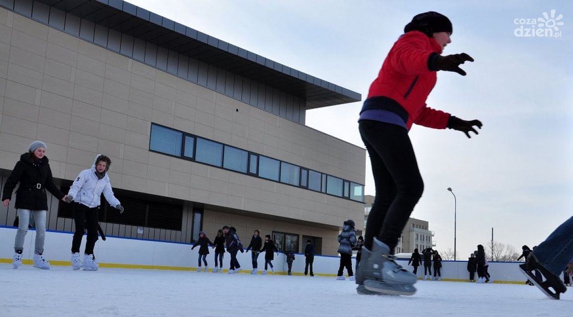 Ruszyło lodowisko przy Aquaparku