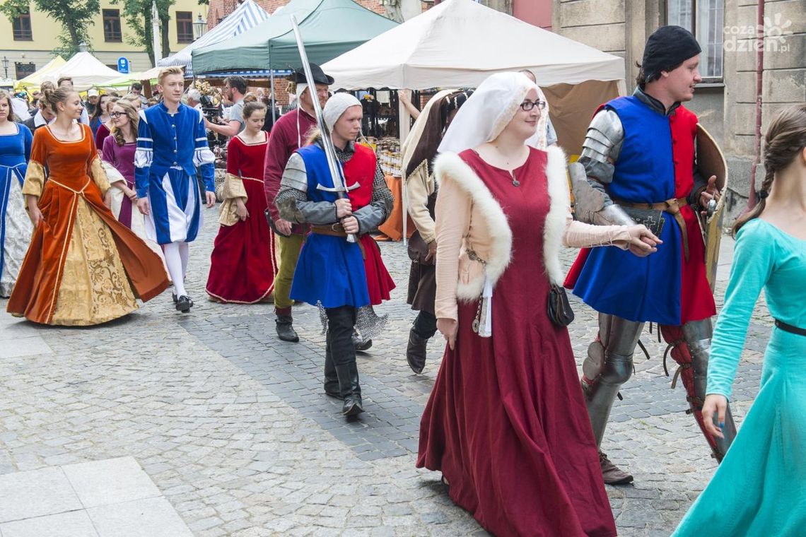 Rycerze na radomskim rynku Rycerze na radomskim rynku