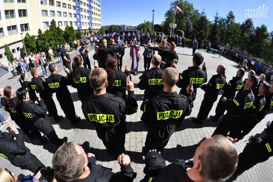 Rzesze chętnych do policji