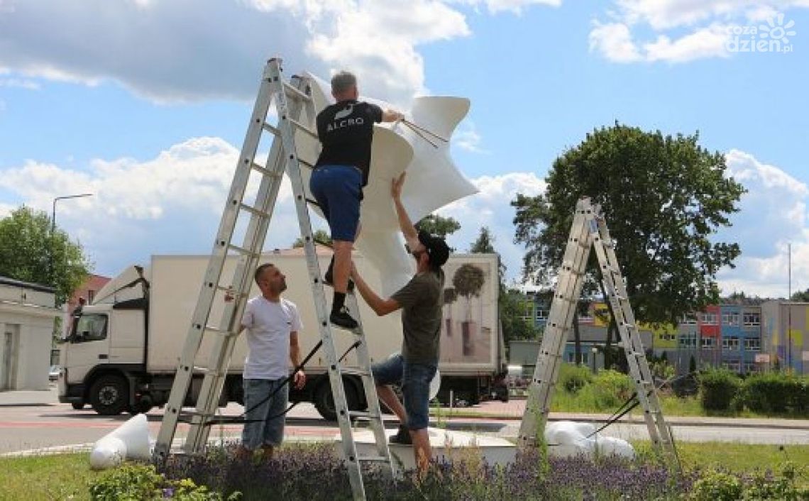 Rzeźba "Tańcz" ponownie w Pionkach