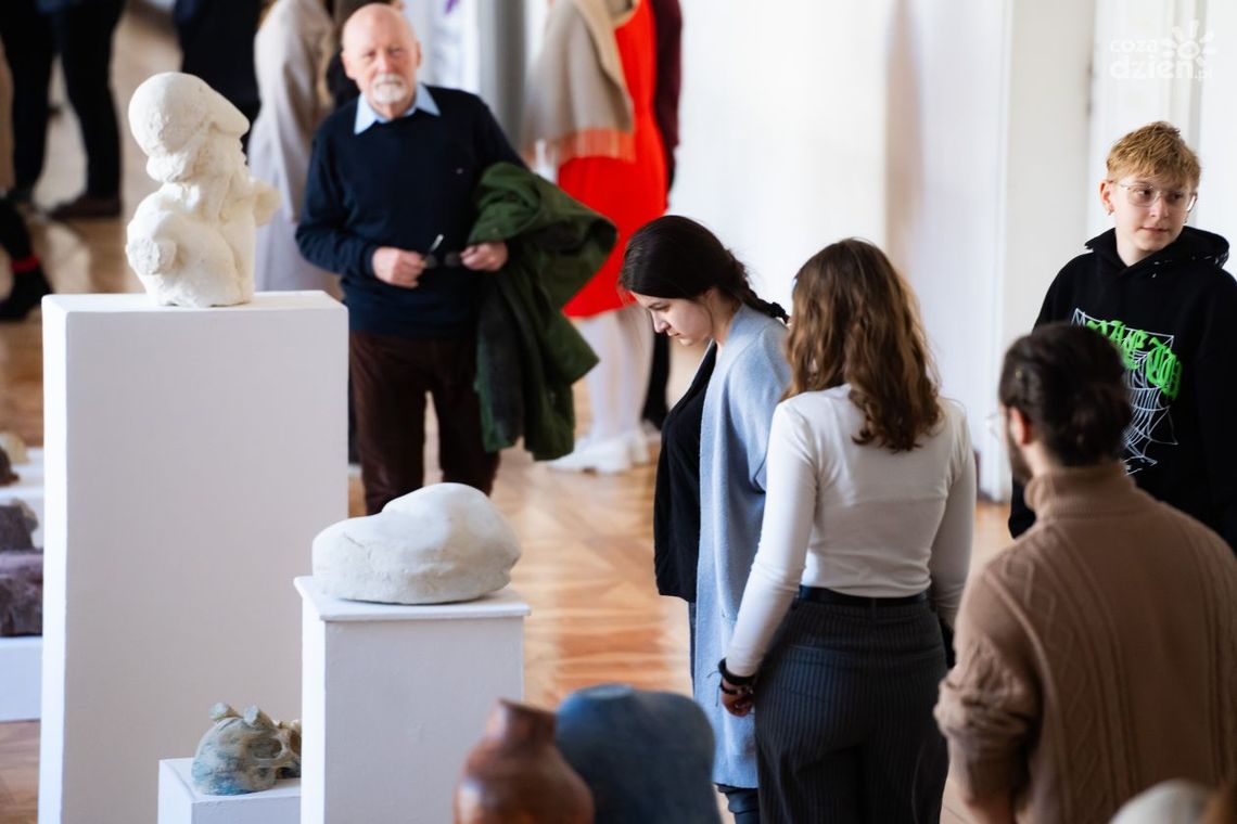 Rzeźby w holu Urzędu Miejskiego w Radomiu