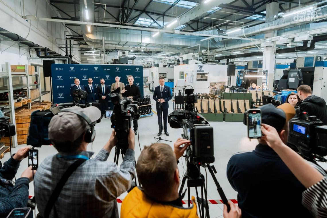 S. Hołownia w Radomiu: Fabryka Broni produkuje bardzo dobry sprzęt. To zakład z ogromnym potencjałem