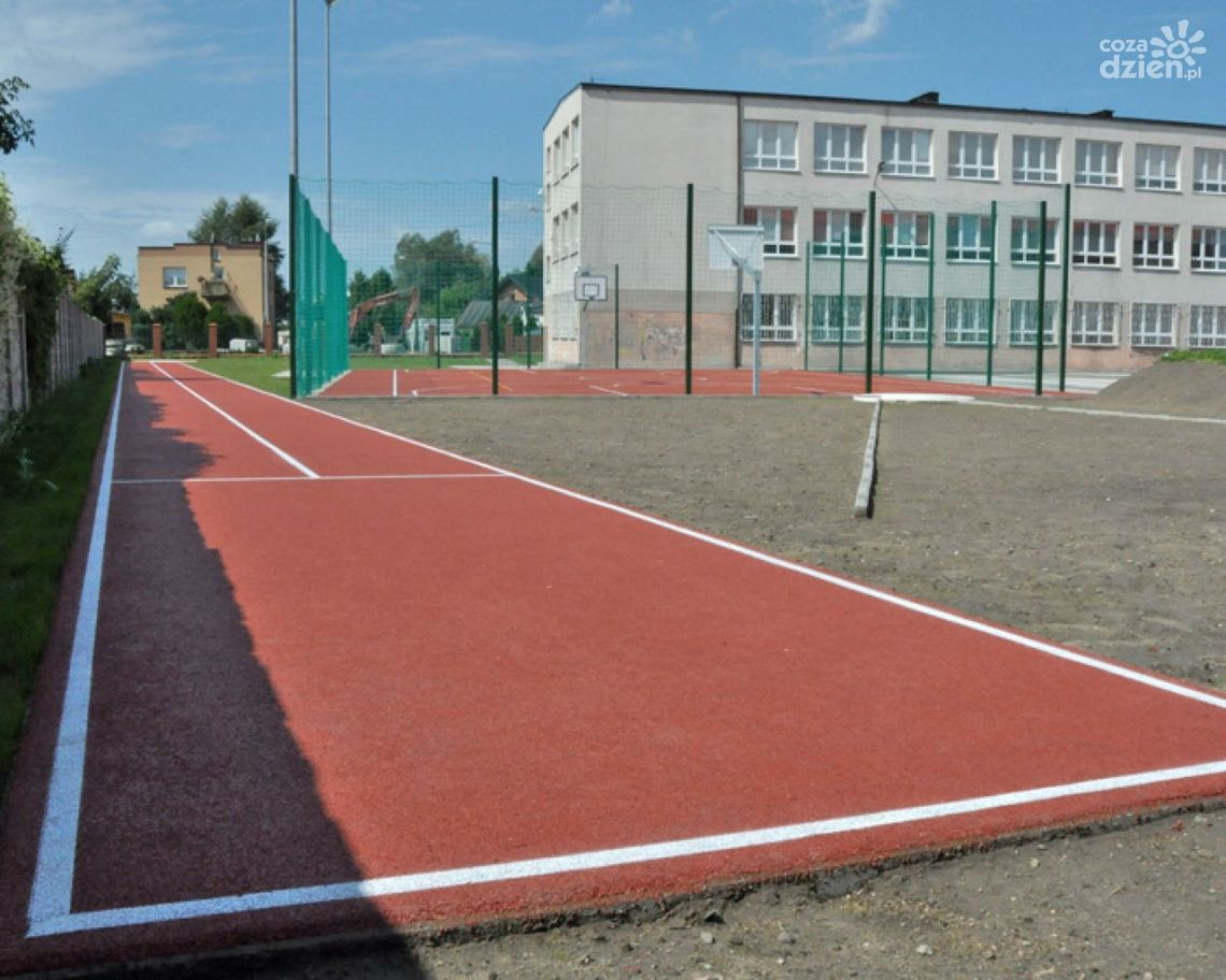 Są dwa nowe boiska i oszczędności na prawie 400 tys. zł Są dwa nowe boiska i oszczędności na prawie 400 tys. zł