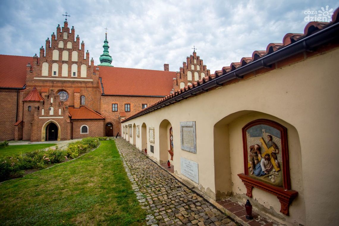 Są pieniądze na remont klasztoru i przyklasztornych ogrodów Są pieniądze na remont klasztoru i przyklasztornych ogrodów