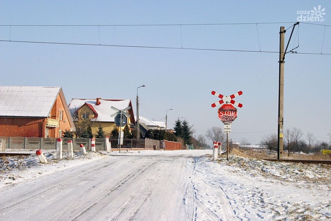 Samochód uderzył w pociąg