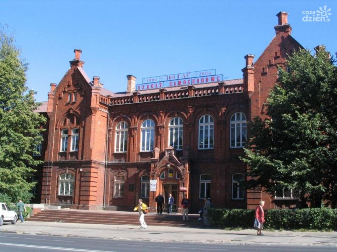 "Samochodówka" bez dyrektora i wicedyrektorów!