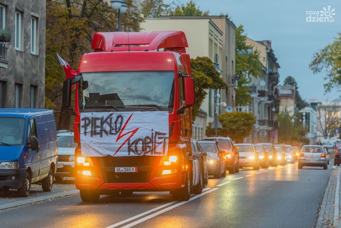 Samochodowy protest. "Nie przestaniemy strajkować"