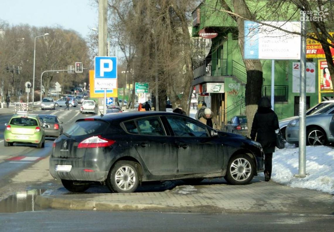 Samochody nadal zastawiają chodnik na ulicy Struga! Samochody nadal zastawiają chodnik na ulicy Struga!