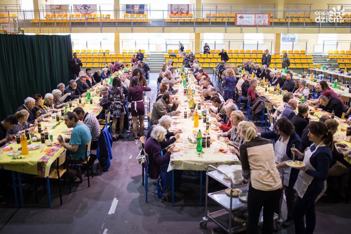 Samotni podzielili się jajkiem Samotni podzielili się jajkiem