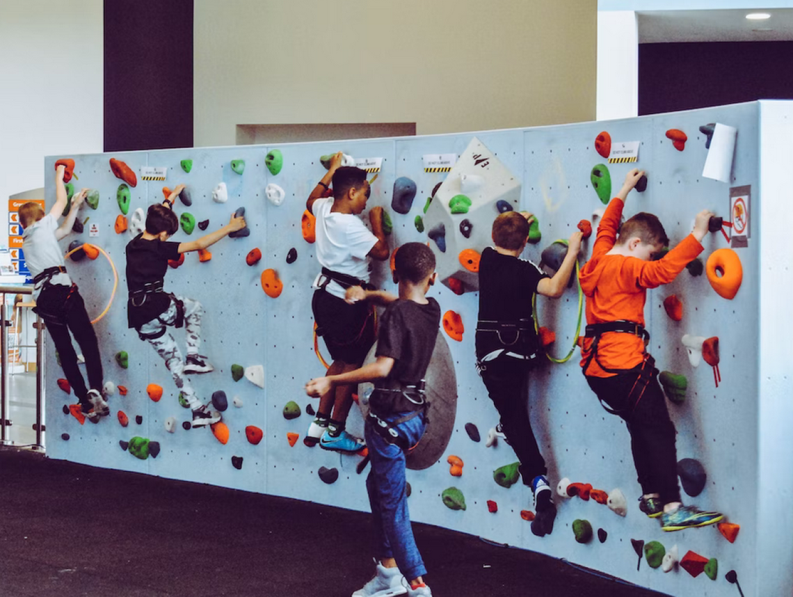 Ścianka wspinaczkowa jako fantastyczna atrakcja dla dzieci Ścianka wspinaczkowa jako fantastyczna atrakcja dla dzieci