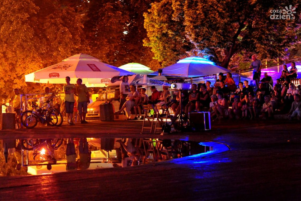 Seanse pod chmurką, czyli kino na fontannach.