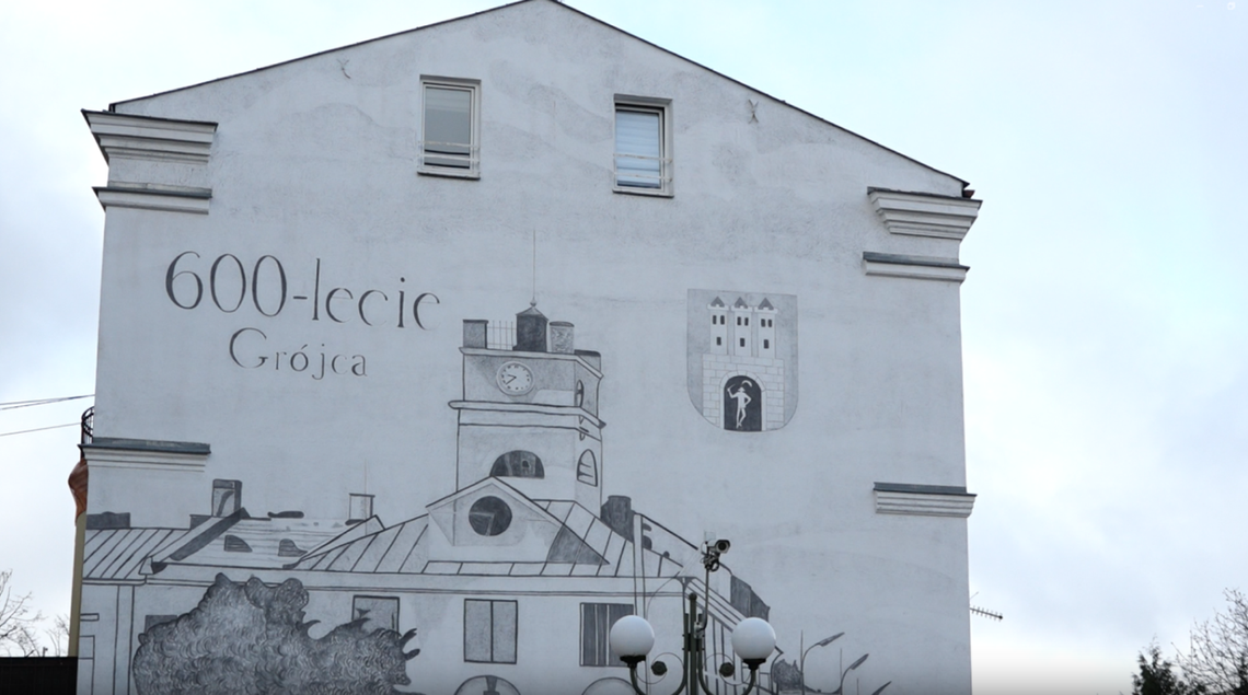 Sebastian Krawczak z Grójca z rekordem Guinnessa za mural wykonany ołówkiem