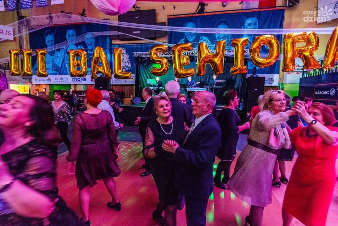 Seniorzy bawili się na balu