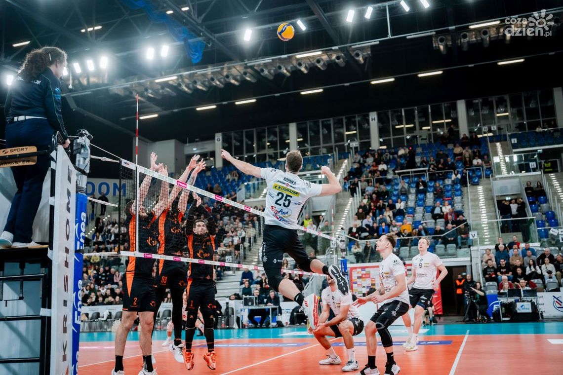 Sensacji nie było. Czarni Radom łatwo przegrali z mistrzem Polski, Jastrzębskim Węglem w ćwierćfinale Pucharu Polski Sensacji nie było. Czarni Radom łatwo przegrali z mistrzem Polski, Jastrzębskim Węglem w ćwierćfinale Pucharu Polski