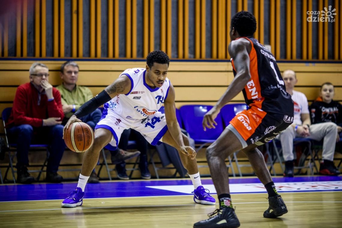 Sensacyjne zwycięstwo koszykarzy HydroTrucku. Mistrz Polski pokonany! Sensacyjne zwycięstwo koszykarzy HydroTrucku. Mistrz Polski pokonany!