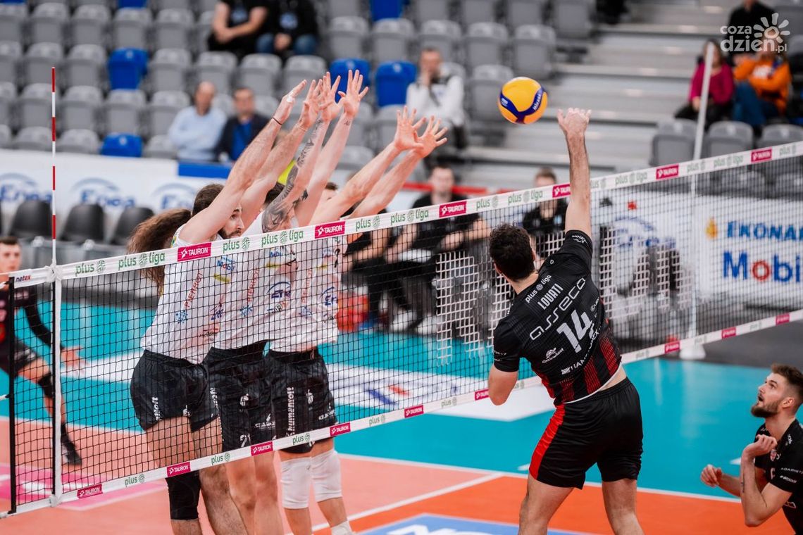 Seria domowych porażek Enei Czarnych Radom dalej trwa, ale punkt z Asseco Resovią Rzeszów trzeba uszanować Seria domowych porażek Enei Czarnych Radom dalej trwa, ale punkt z Asseco Resovią Rzeszów trzeba uszanować