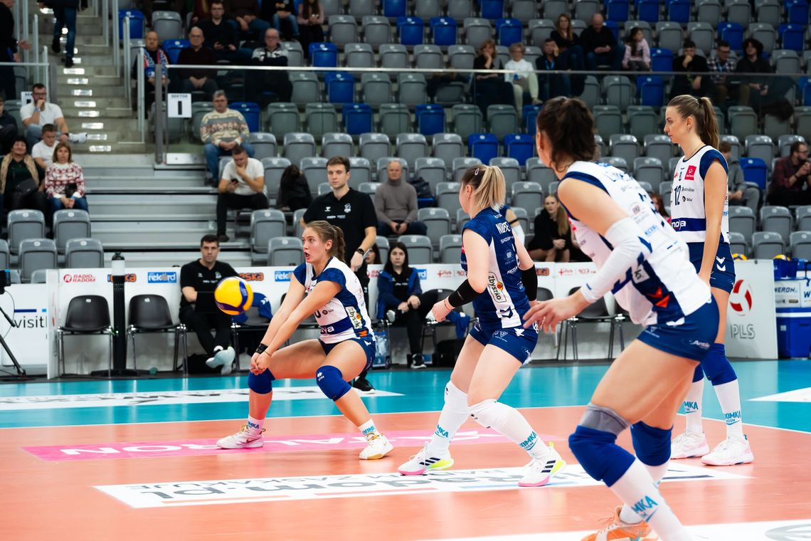 Serie trwają. Moya Radomka przegrała w lidze po raz szósty z rzędu, a Uni wygrało dziewiąty kolejny mecz